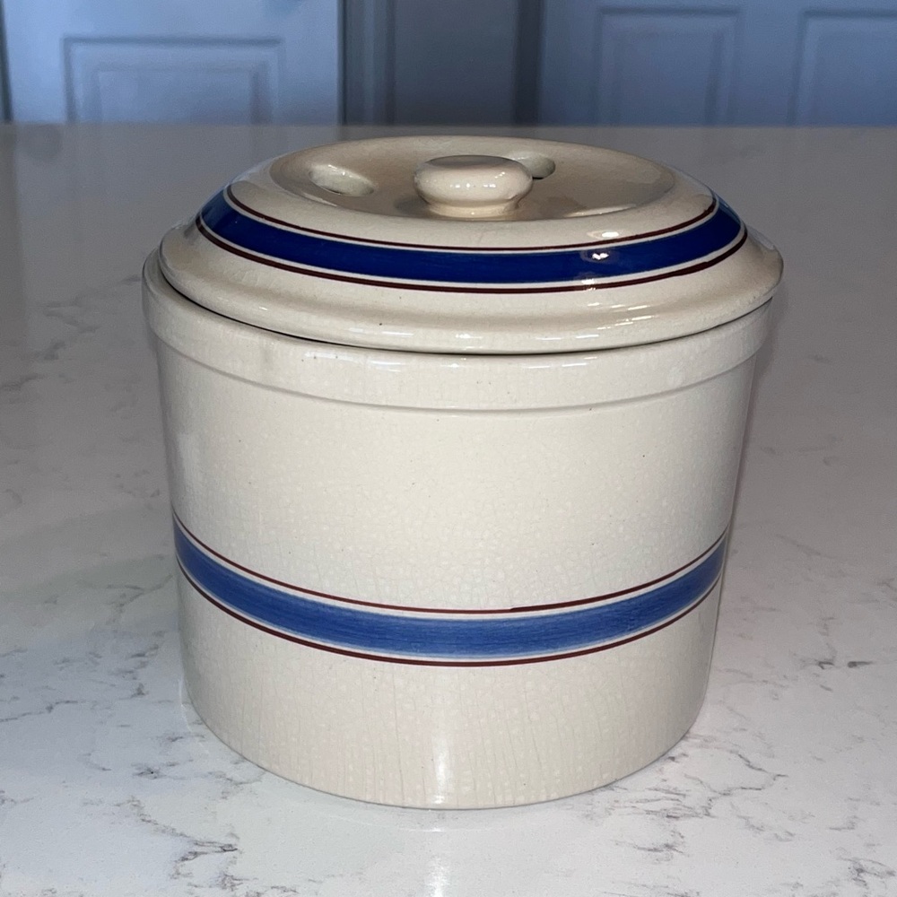 Vintage 1970s Lillian Vernon lidded Stoneware crock or garlic keeper Large